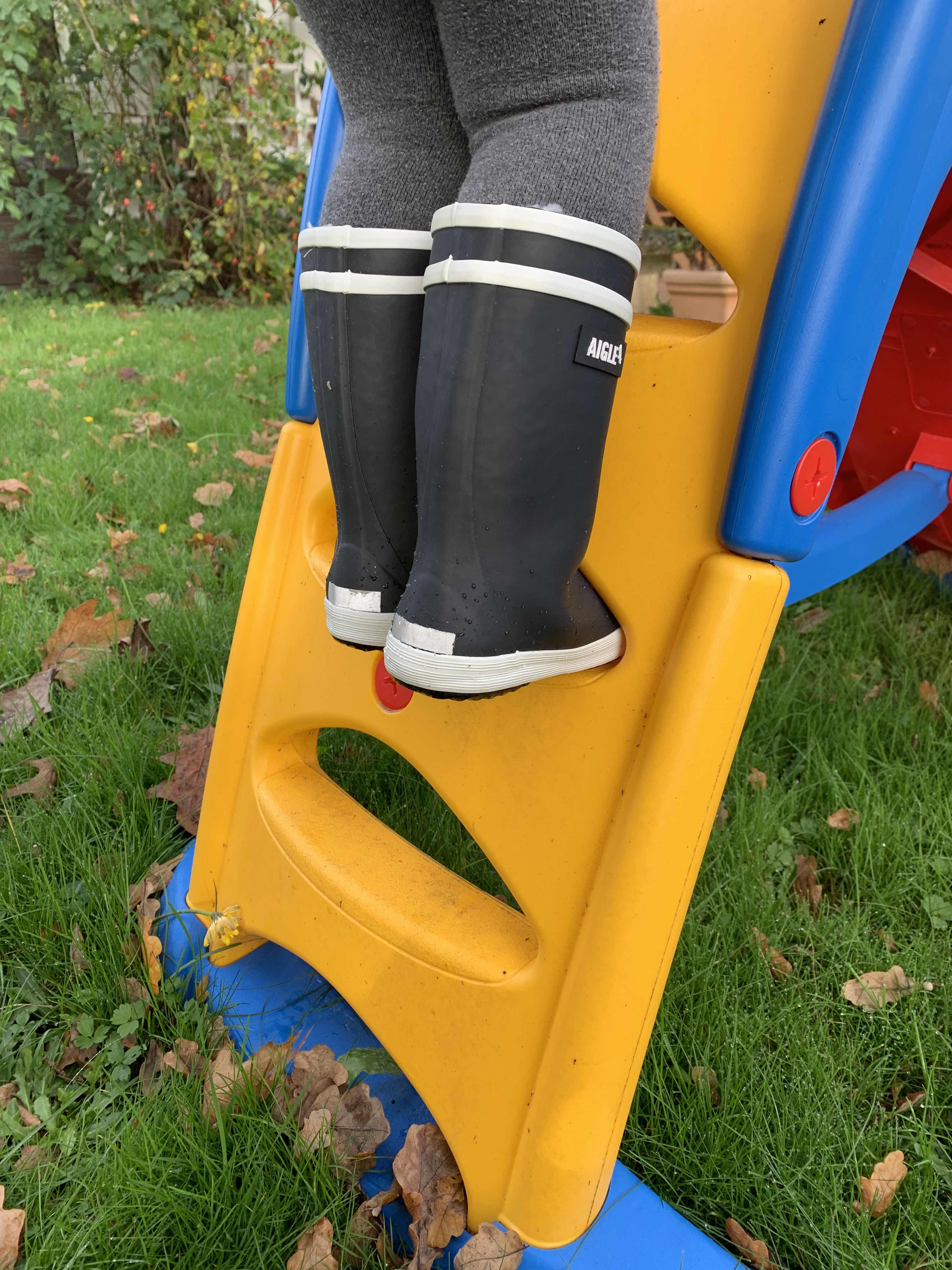 Aigle Lolly Pop Stiefel auf der Rutsche